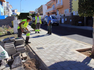 obras_de_acerado_en_piedra_hincada