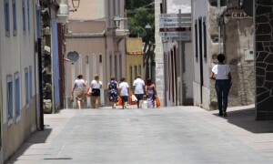 Turistas calle de Arriba_2684