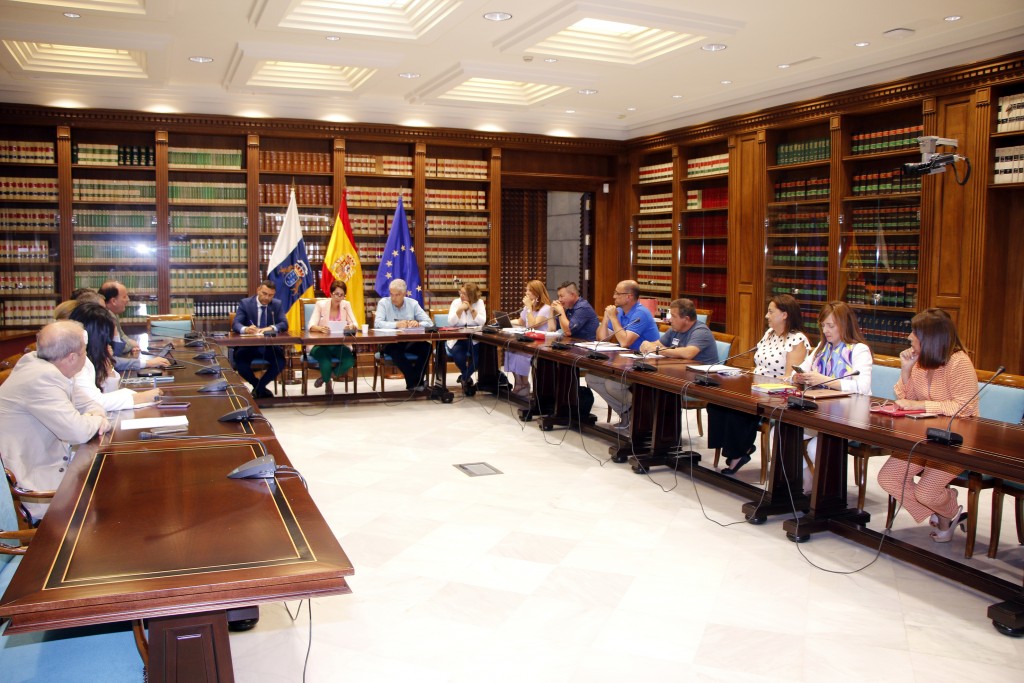 JLR 220712 AMTC Reunión en el Parlamento Decreto de Playas 004