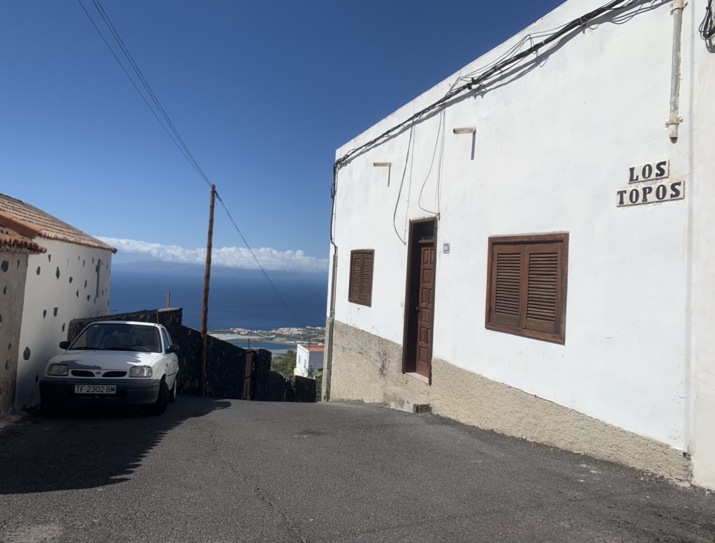 La calle Los Topos, en Guía casco, cortada parcialmente al tráfico del 20 al 22 de febrero 