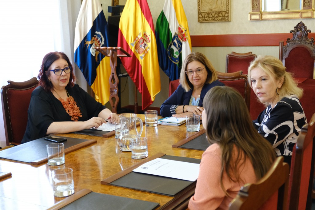 El Ayuntamiento valora con la Consejería de Educación las próximas mejoras en los centros del municipio